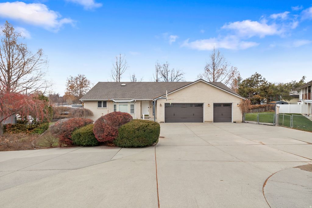 Photo of 1504 E SPRING LN, Holladay, UT 84117 (MLS # 2125586)