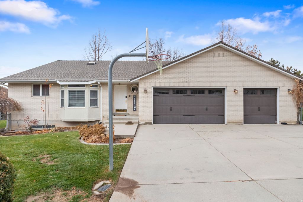 Photo of 1504 E SPRING LN, Holladay, UT 84117 (MLS # 2125586)