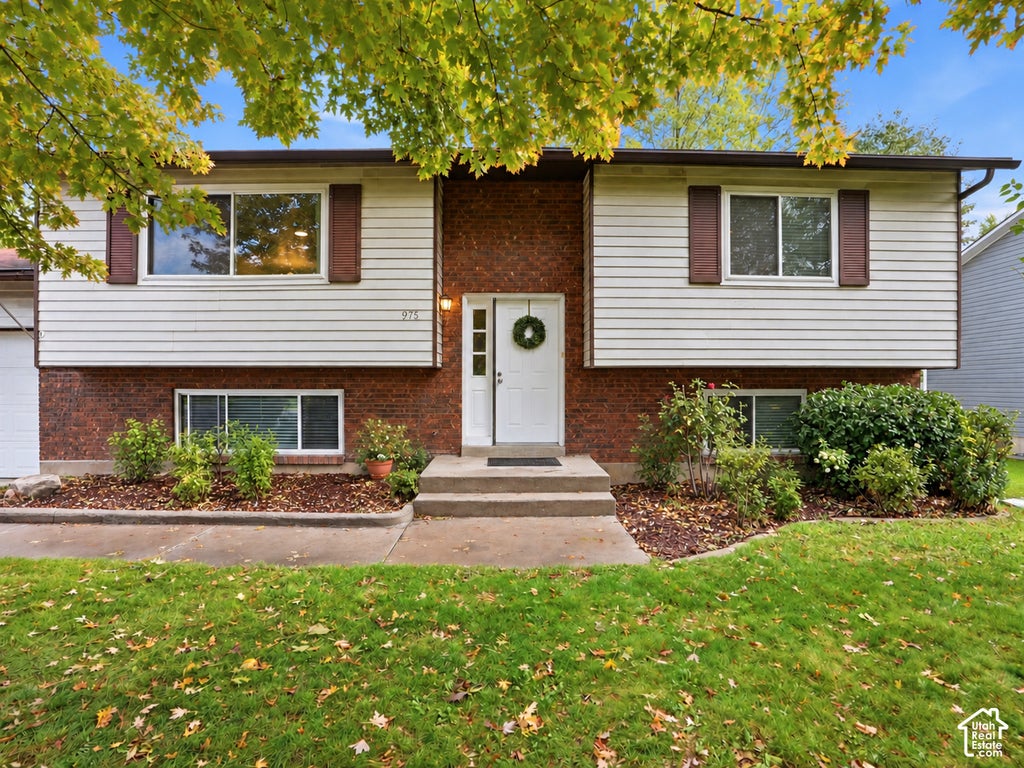Photo of 975 S 200 E, Layton, UT 84041 (MLS # 2191680)
