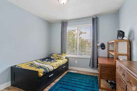 Tiny photo for 335 ALFORD CT, North Salt Lake, UT 84054 (MLS # 2109987)