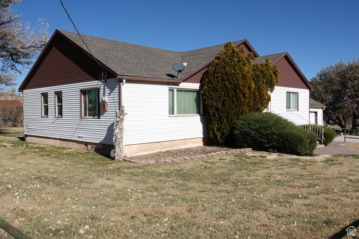 121 E Center St St, Teasdale, Utah image 4