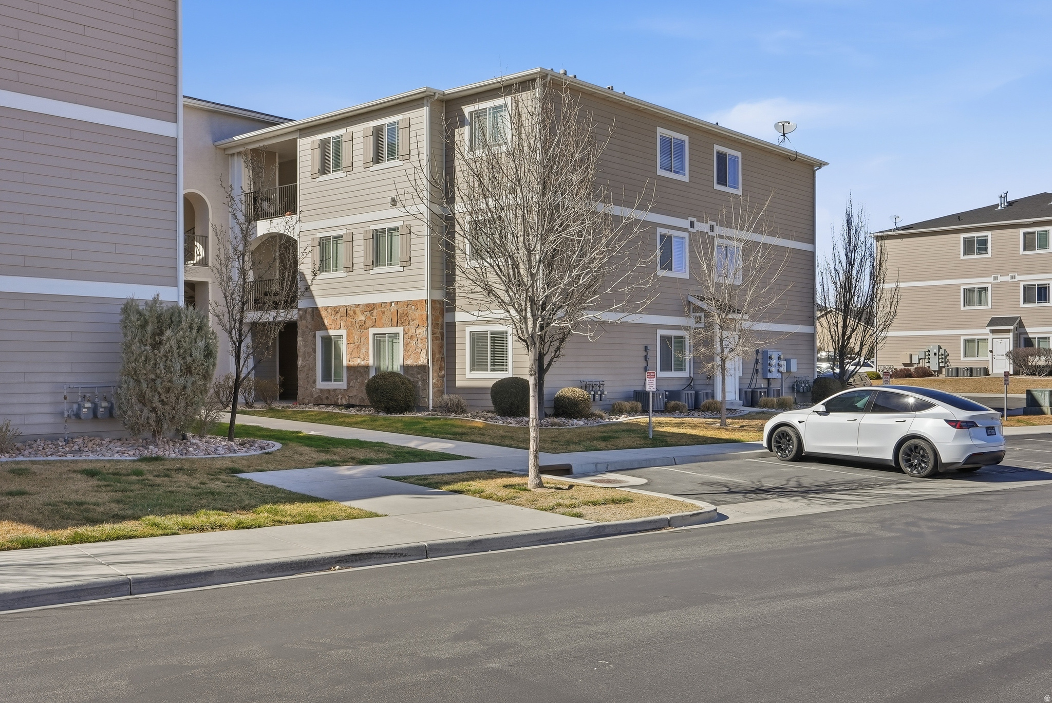 HILLCREST CONDO - Residential