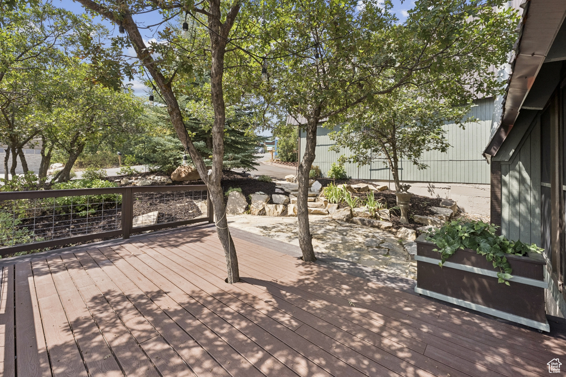 355 WOODLAND DR