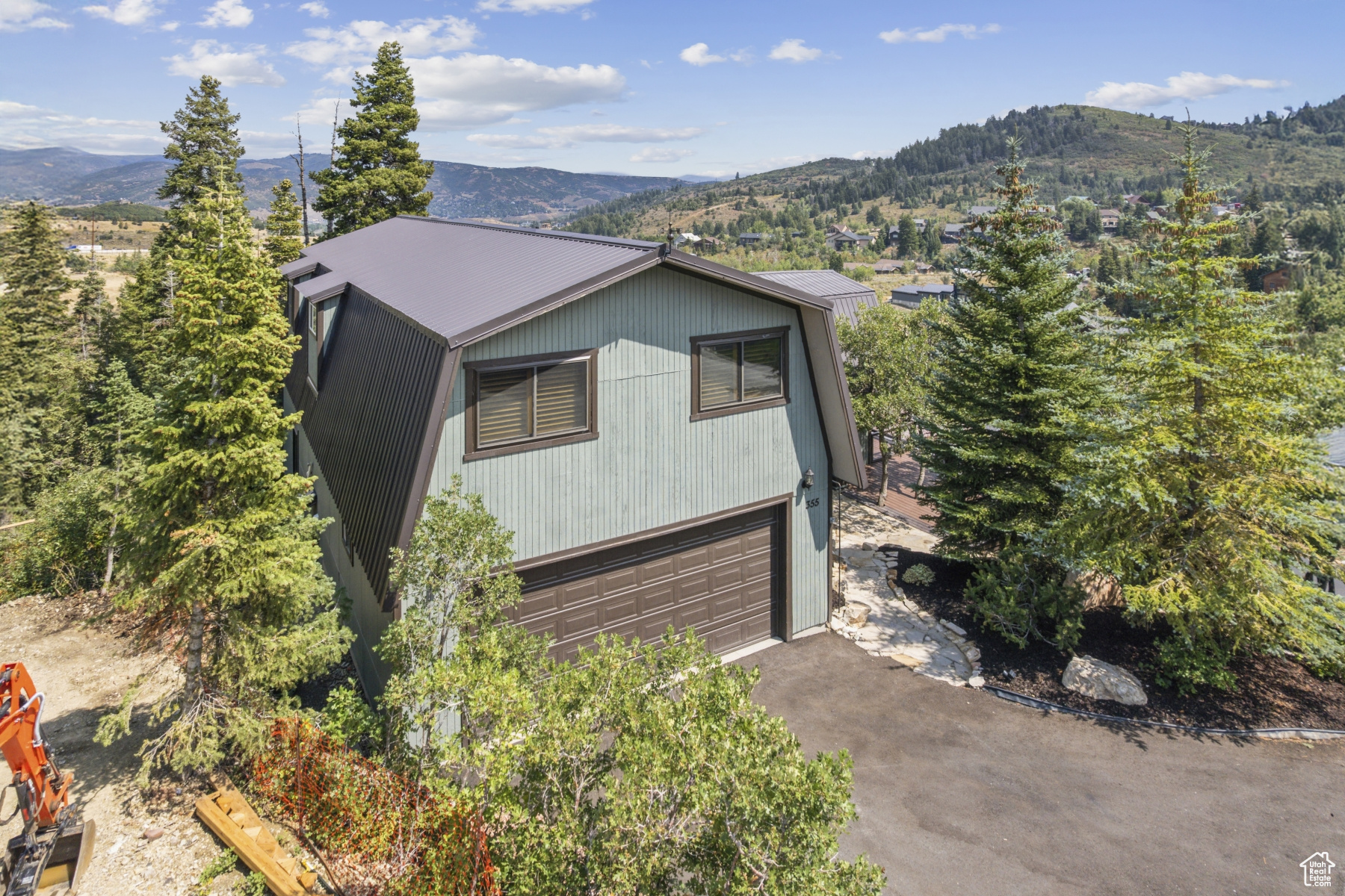355 WOODLAND DR