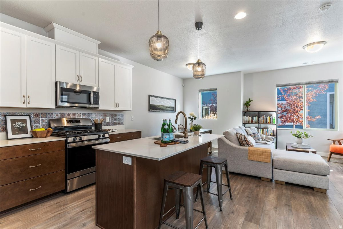 SALT POINT - Residential Lease