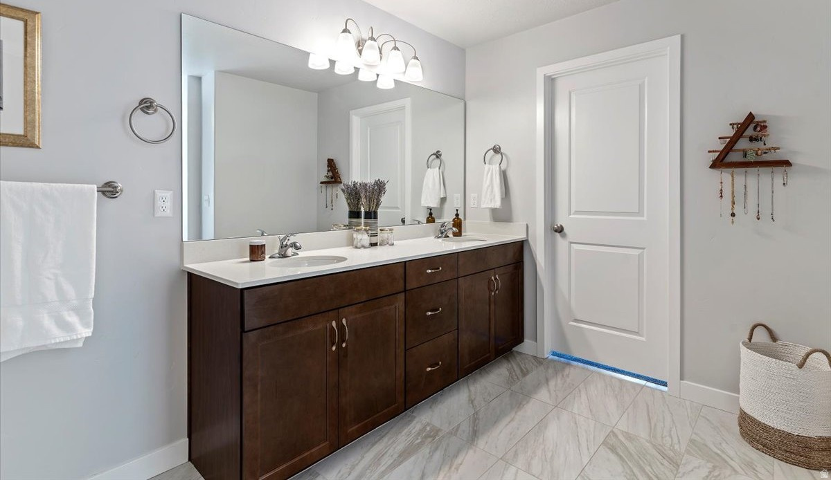 SALT POINT - Residential Lease