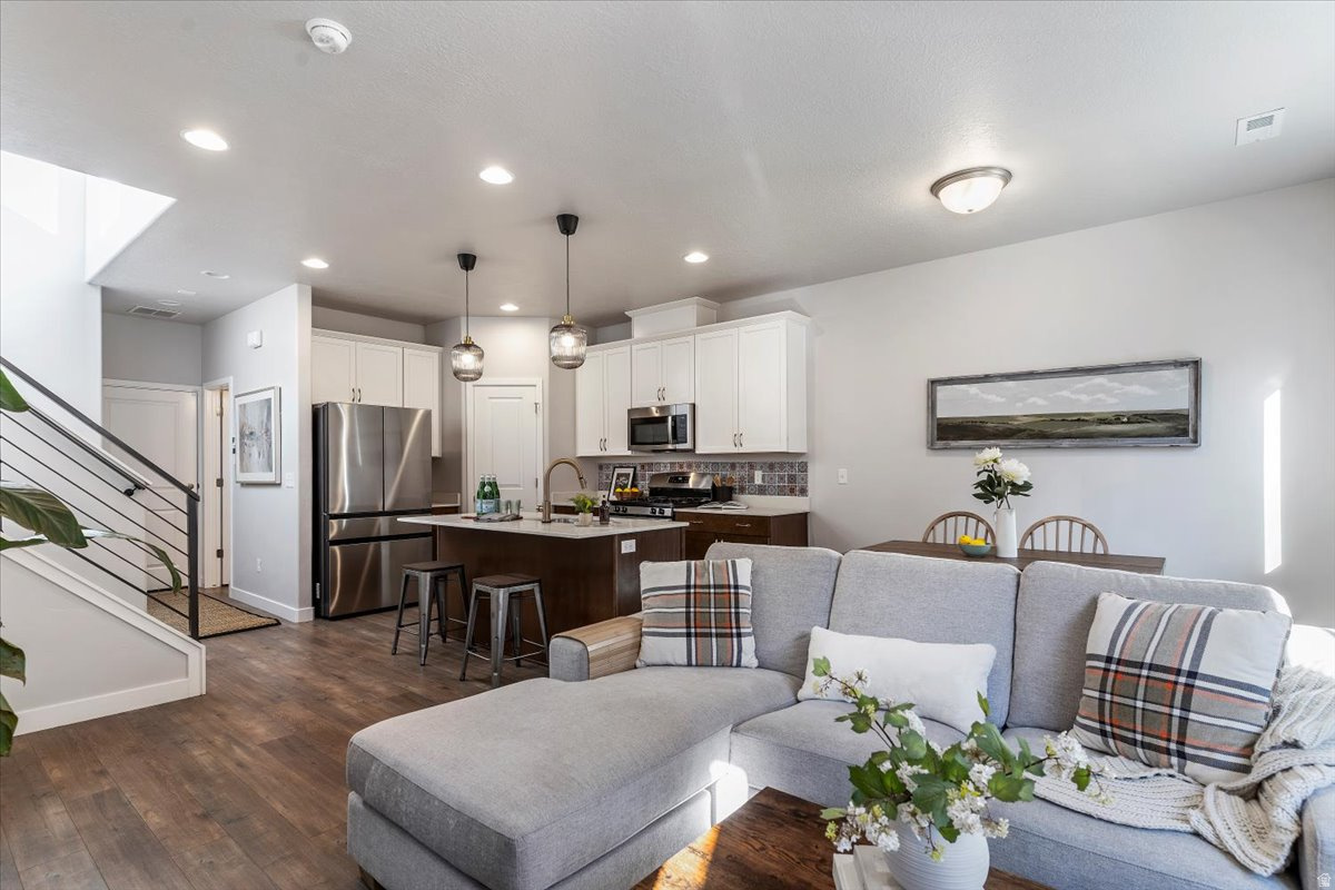 SALT POINT - Residential Lease