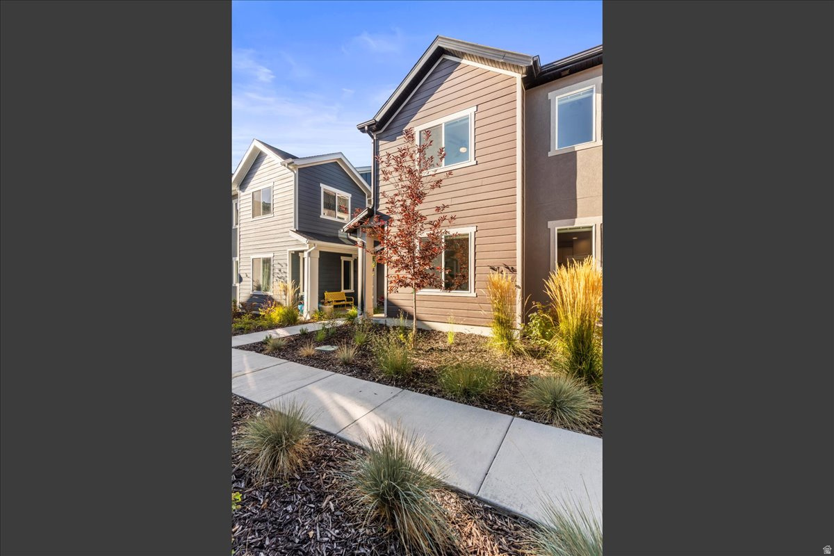 SALT POINT - Residential Lease