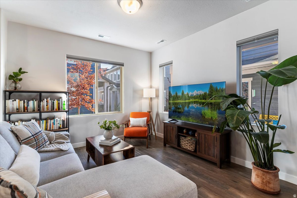 SALT POINT - Residential Lease