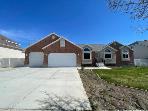 Photo of 6407 S EVEREST DR W, Taylorsville, UT 84129 (MLS # 2150430)