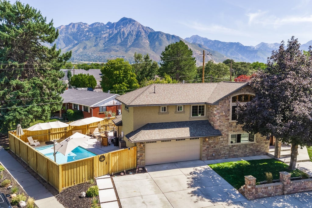 Photo of 3711 S LE CORBUSIER CIR, Millcreek, UT 84106 (MLS # 2185975)