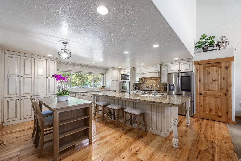 Photo of 3711 S LE CORBUSIER CIR, Millcreek, UT 84106 (MLS # 2185975)