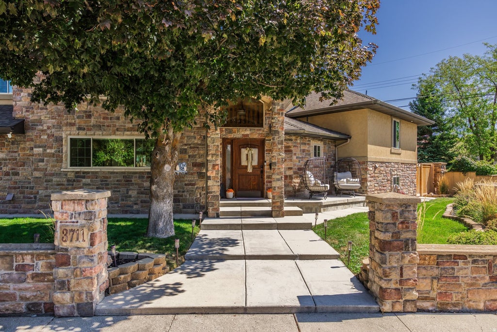 Photo of 3711 S LE CORBUSIER CIR, Millcreek, UT 84106 (MLS # 2185975)