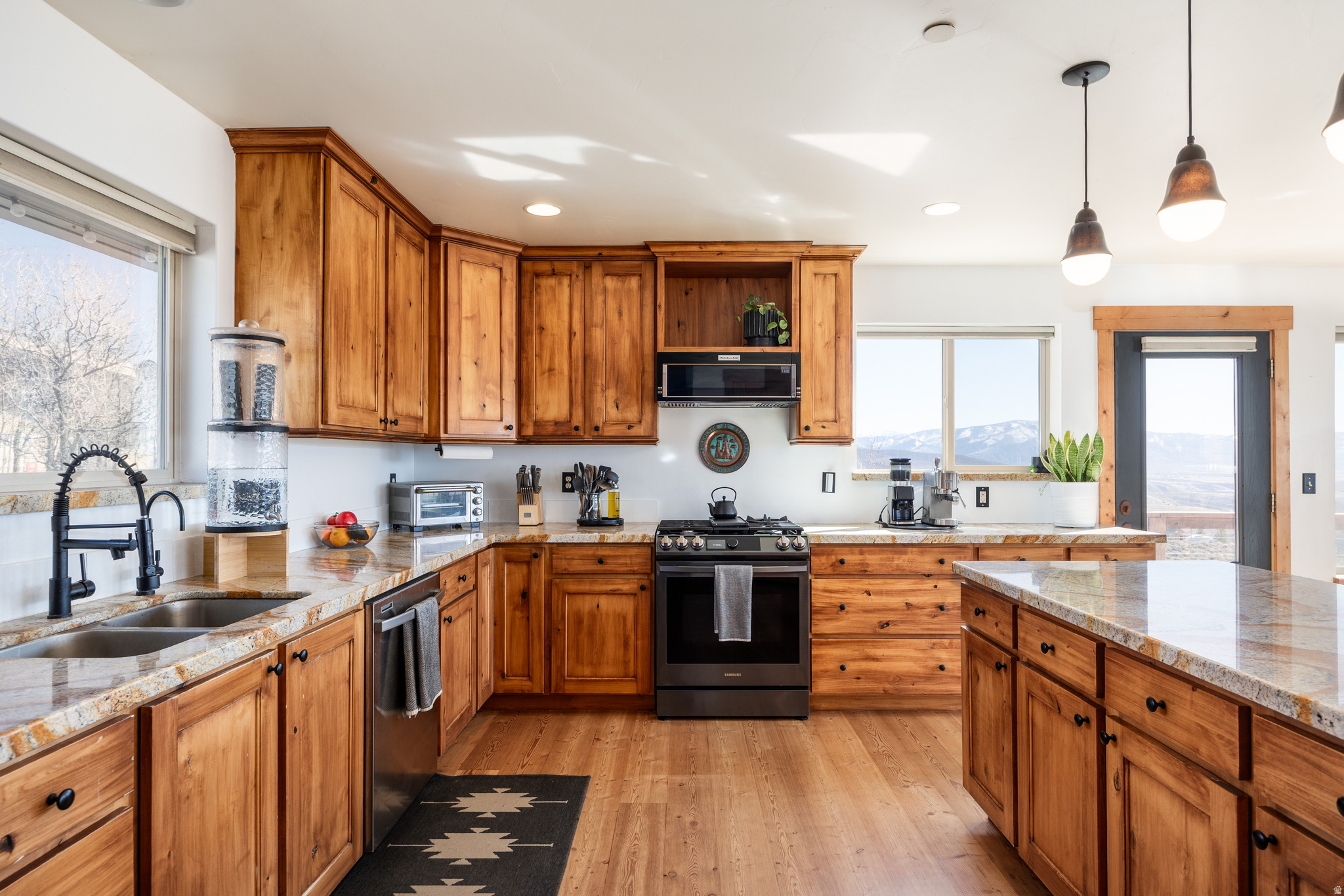 ROCKPORT ESTATES - Residential