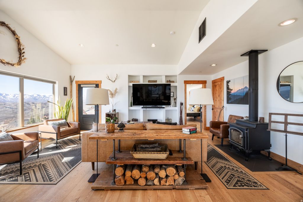 Photo of 277 E CRESTVIEW DR, Wanship, UT 84017 (MLS # 2146006)