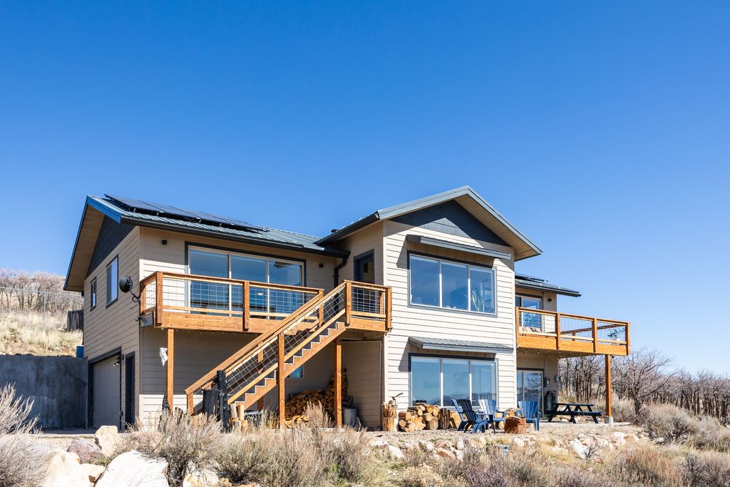Photo of 277 E CRESTVIEW DR, Wanship, UT 84017 (MLS # 2146006)