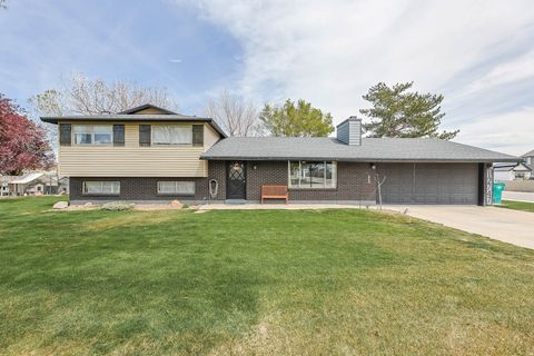 Photo of 12747 S SUNDAY DR, Riverton, UT 84096 (MLS # 2153913)
