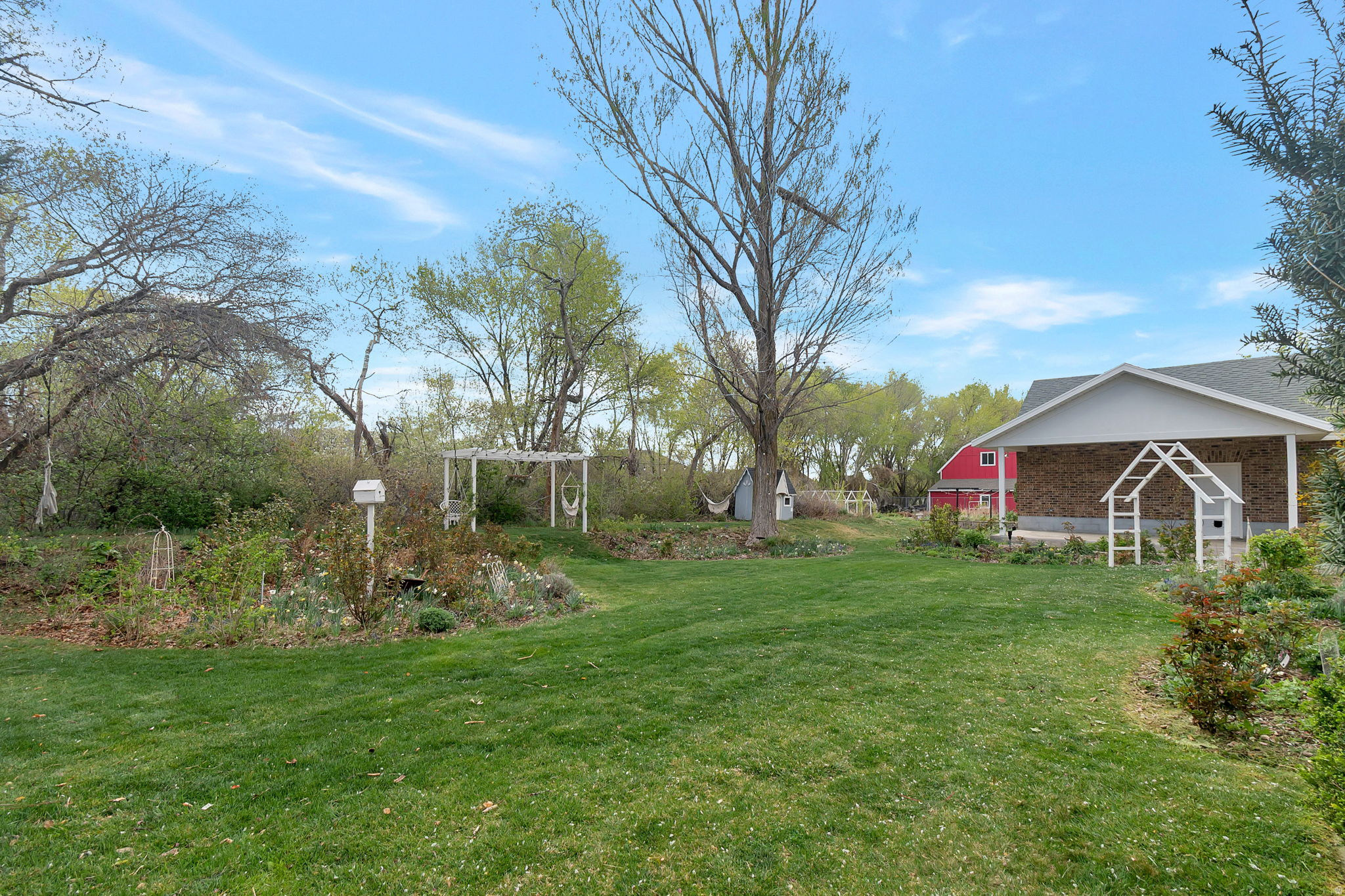 RIVER EDGE - Residential