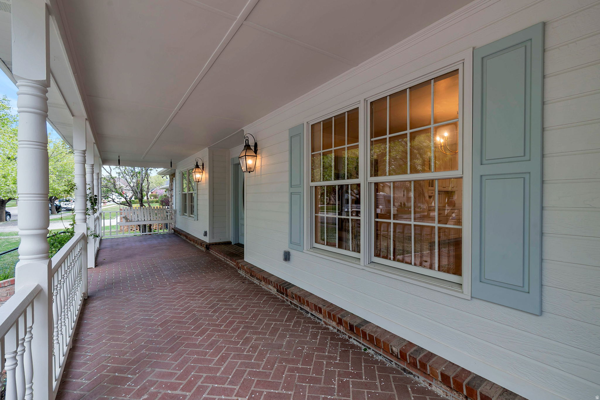 RIVER EDGE - Residential