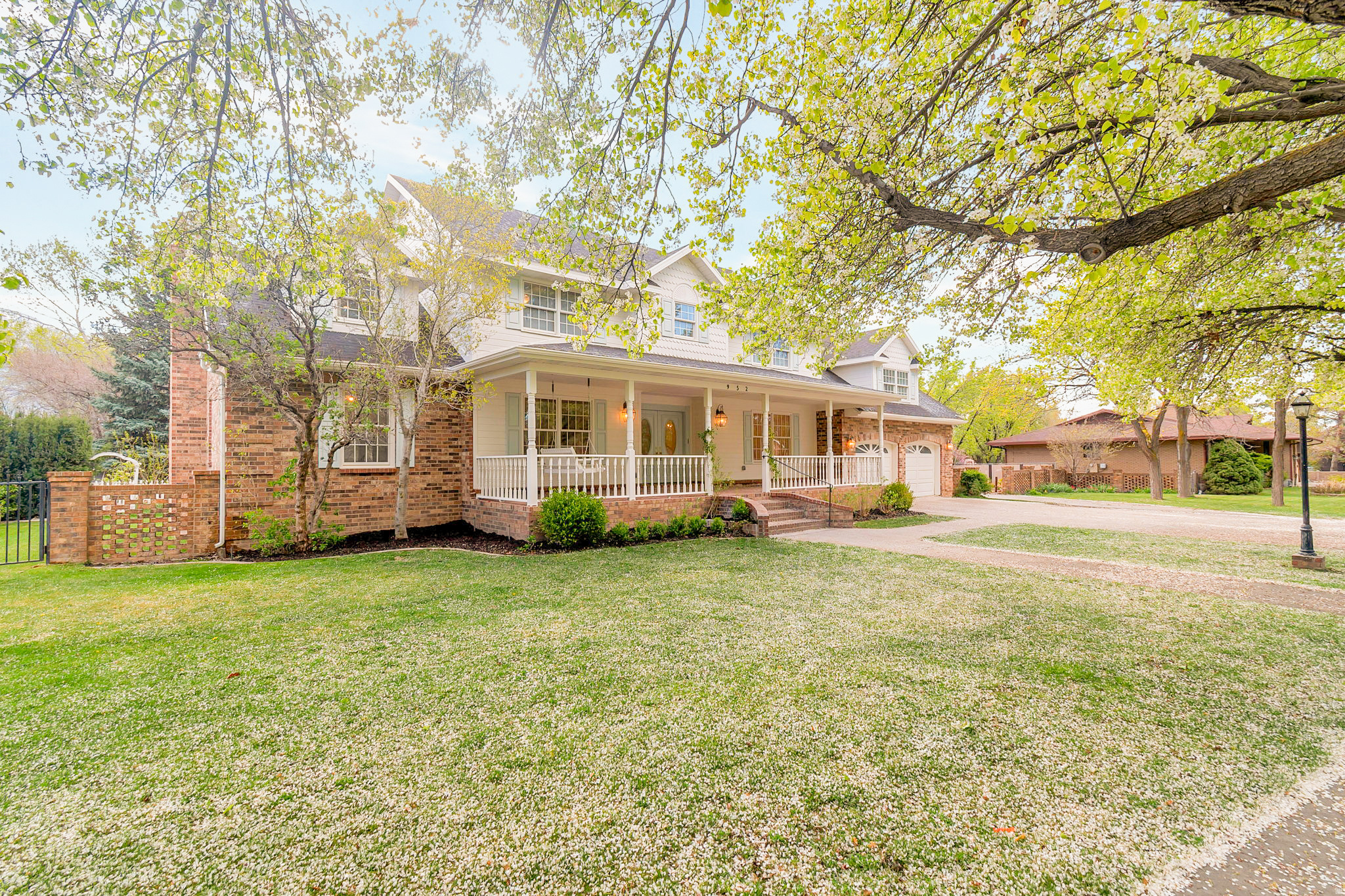 RIVER EDGE - Residential