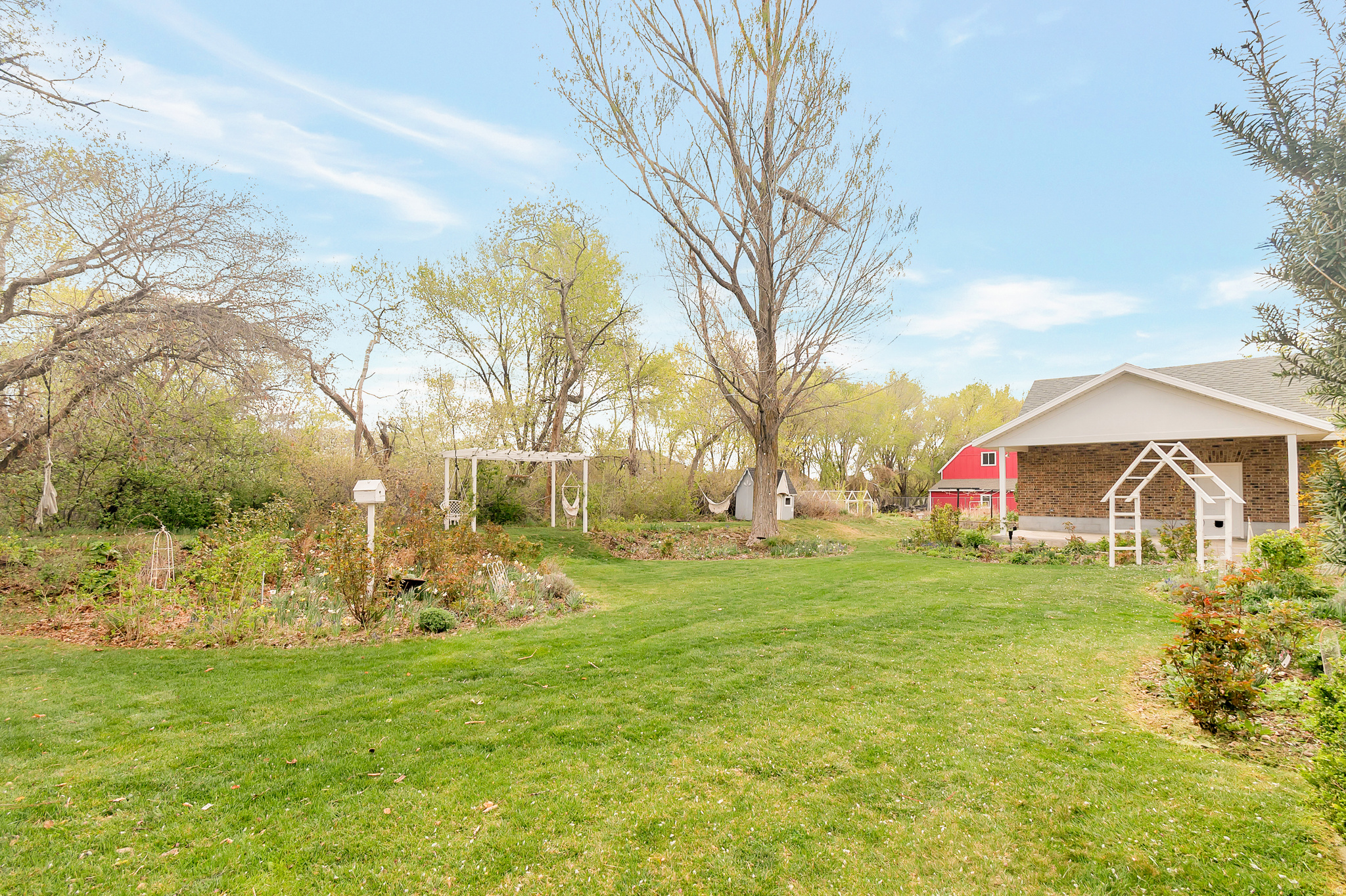RIVER EDGE - Residential