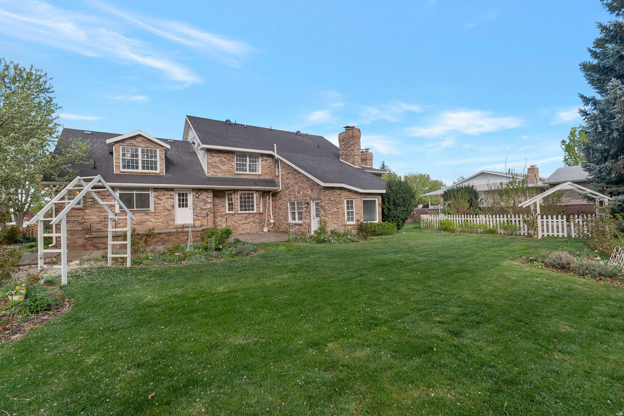 RIVER EDGE - Residential