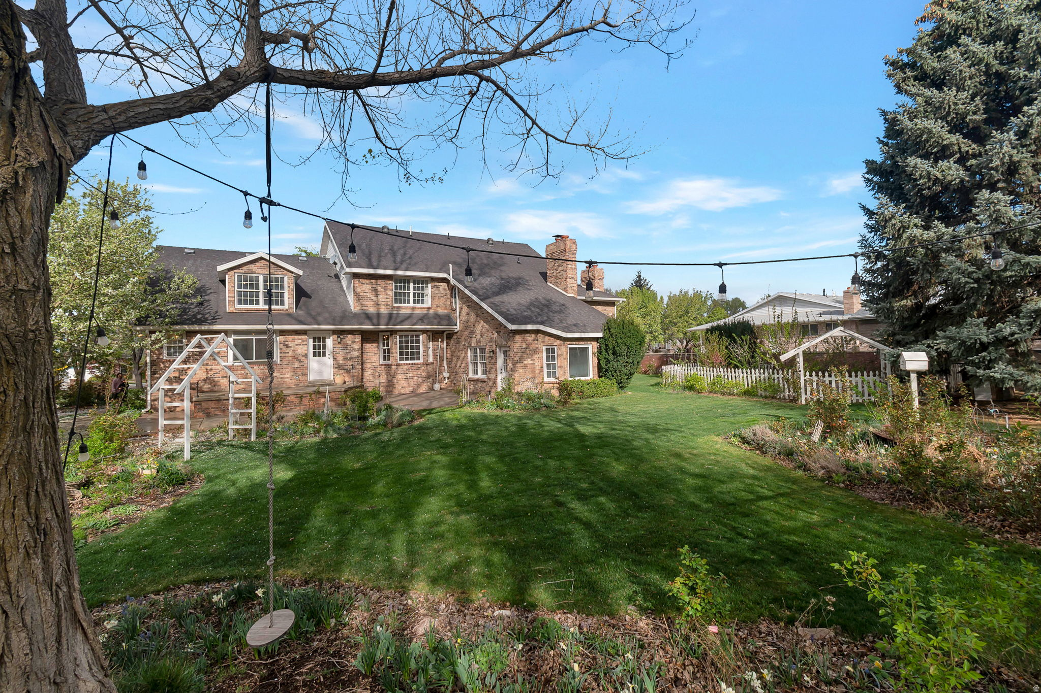 RIVER EDGE - Residential