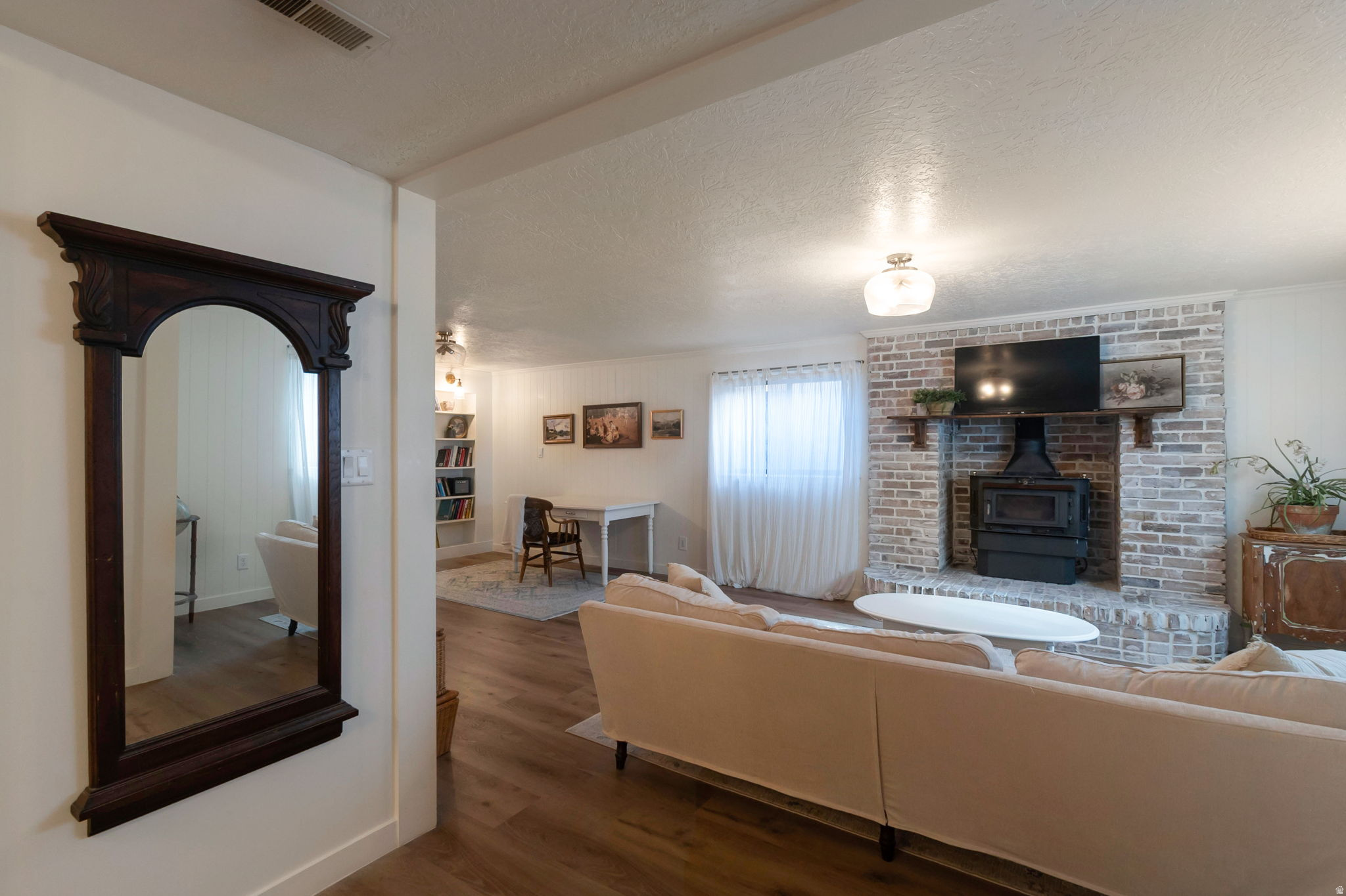 RIVER EDGE - Residential