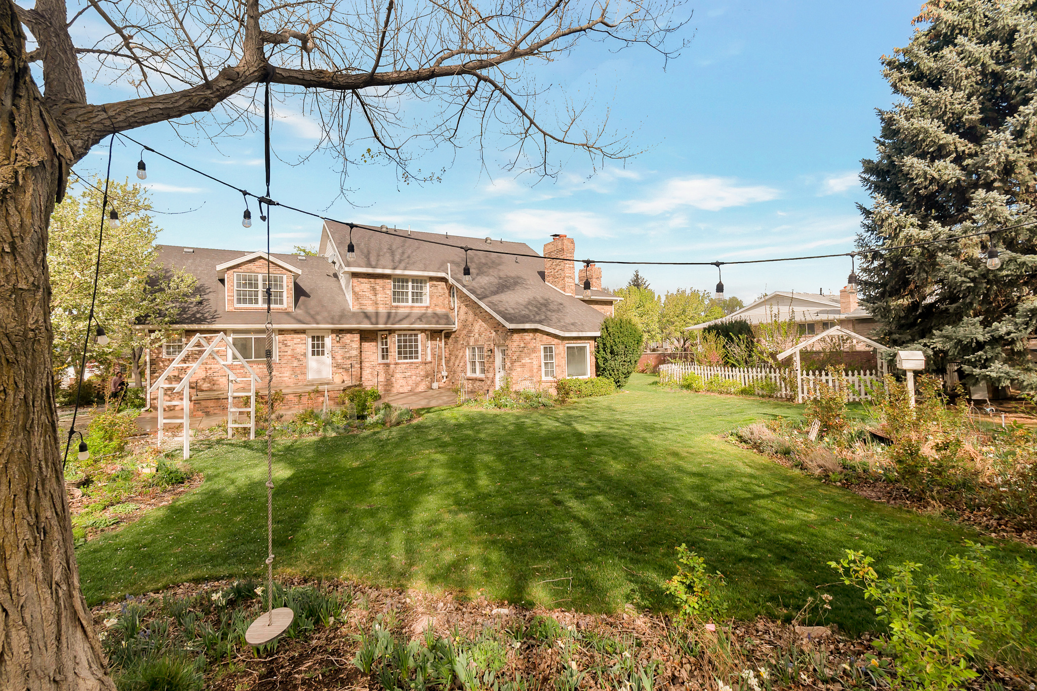 RIVER EDGE - Residential