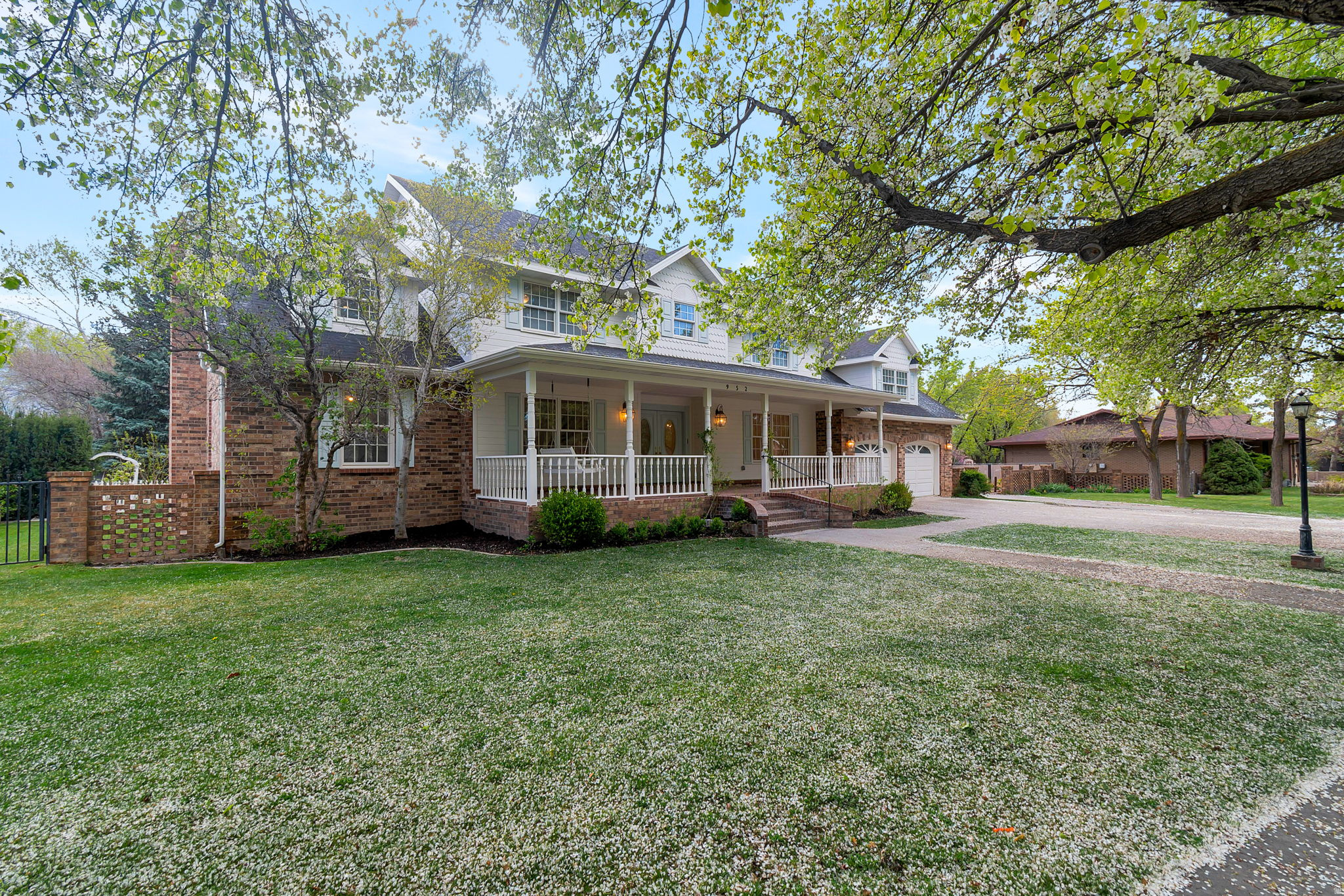 RIVER EDGE - Residential