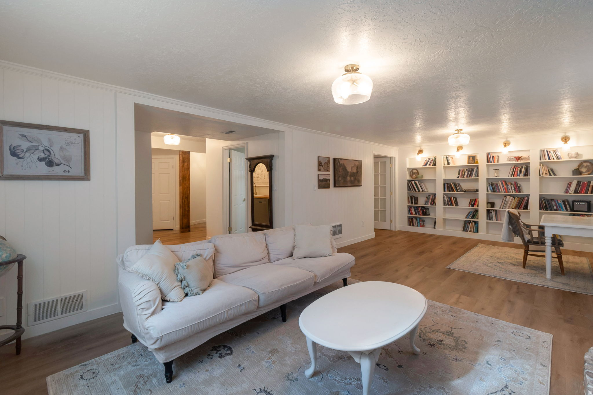 RIVER EDGE - Residential