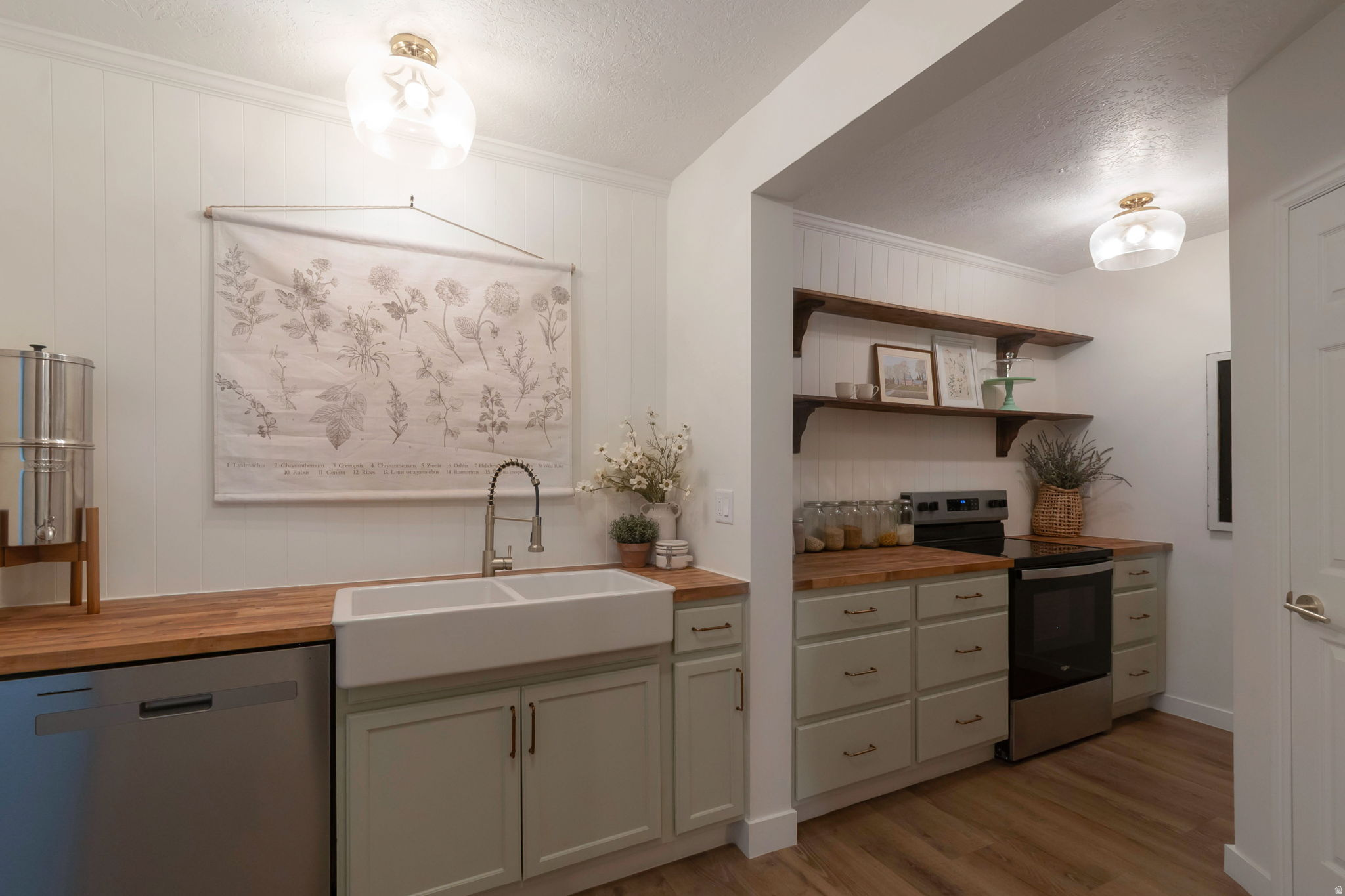 RIVER EDGE - Residential