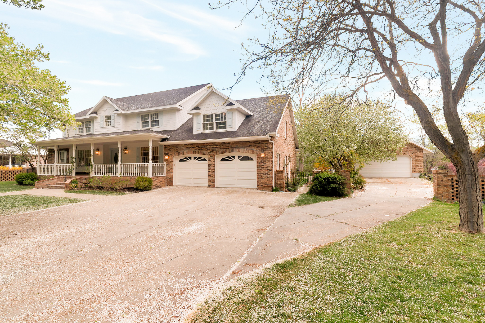 RIVER EDGE - Residential