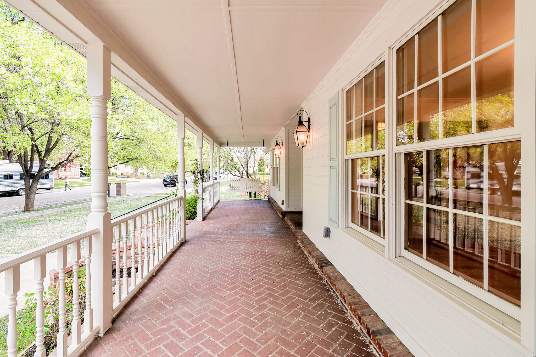 RIVER EDGE - Residential