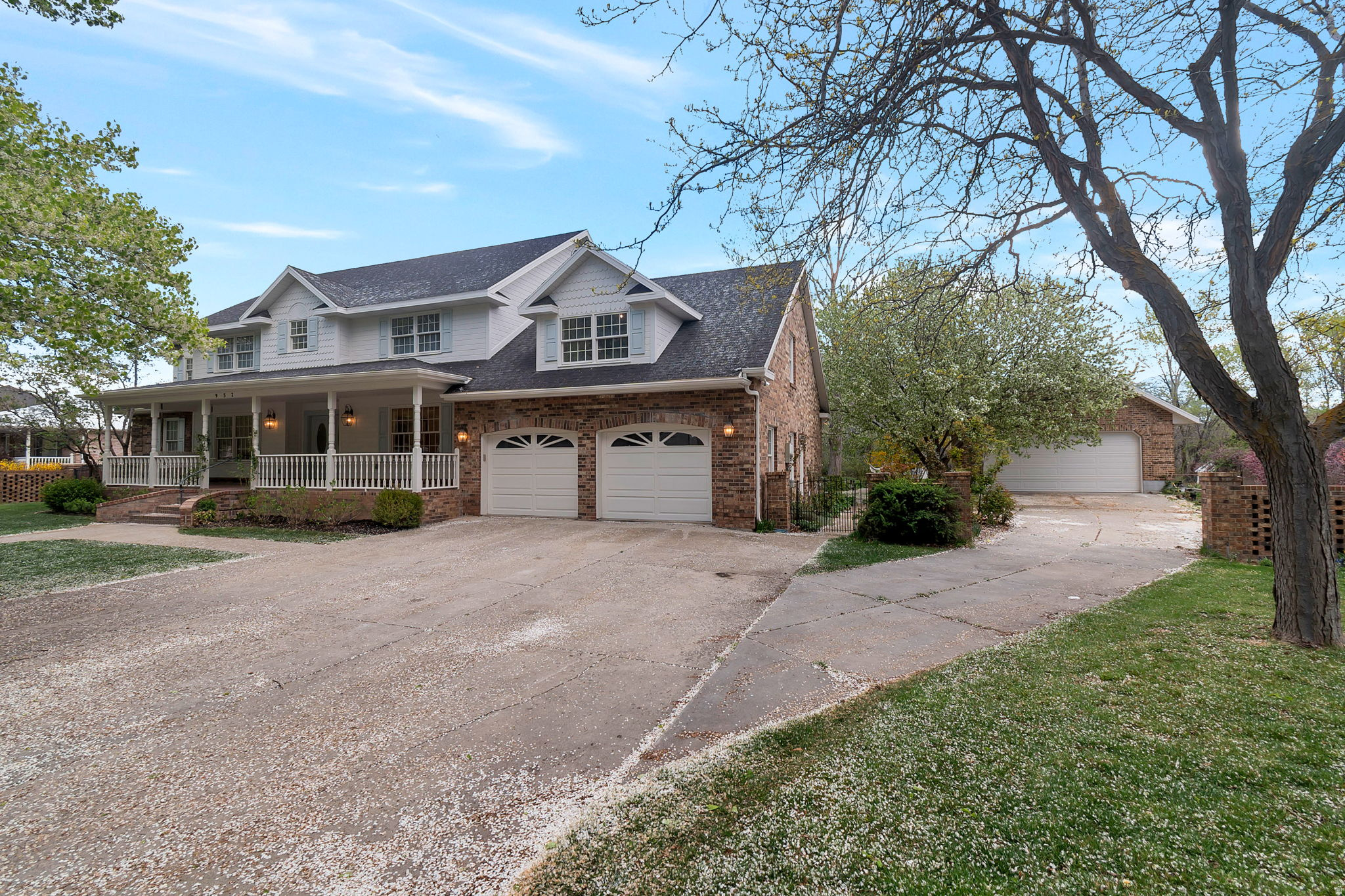 RIVER EDGE - Residential