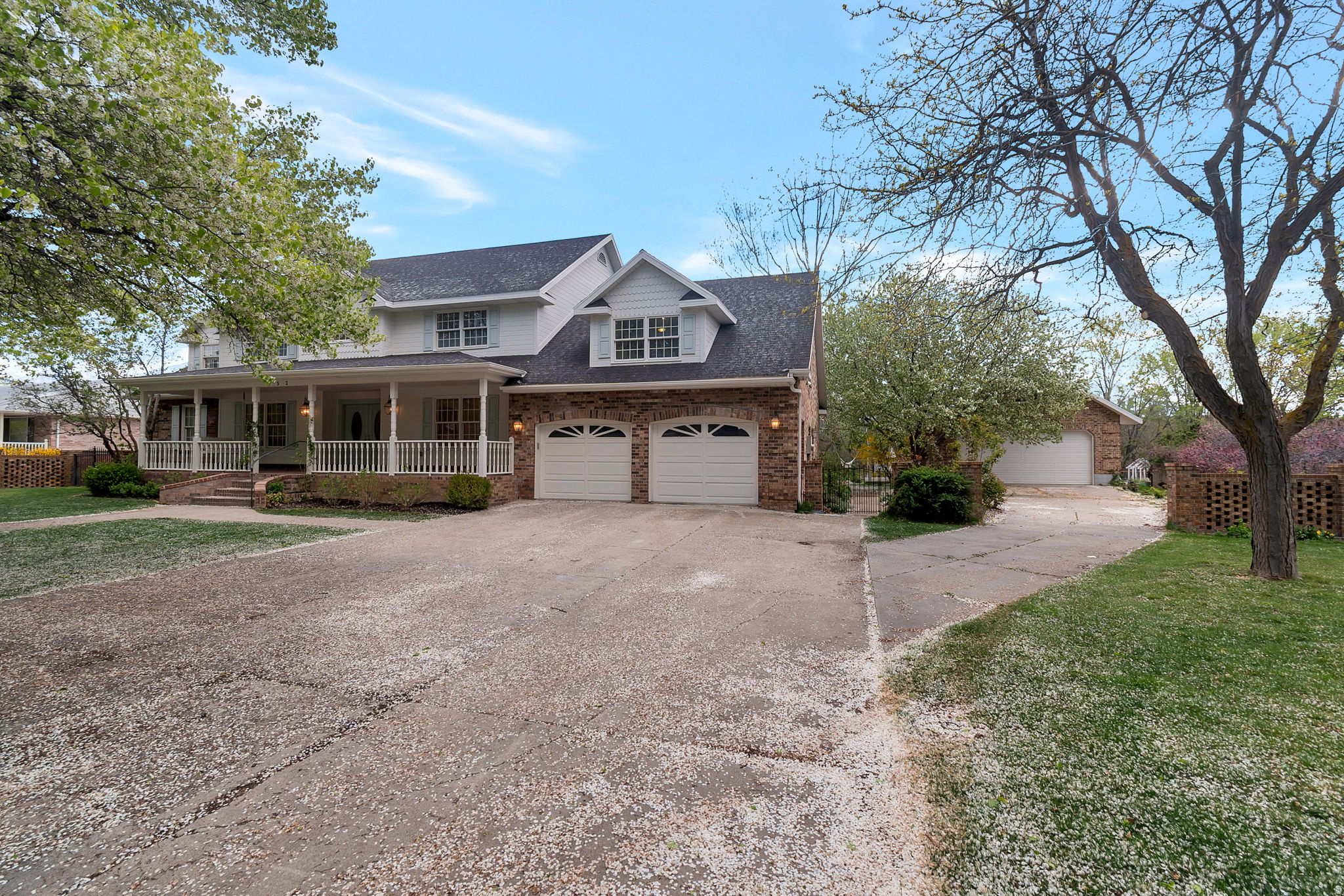 RIVER EDGE - Residential