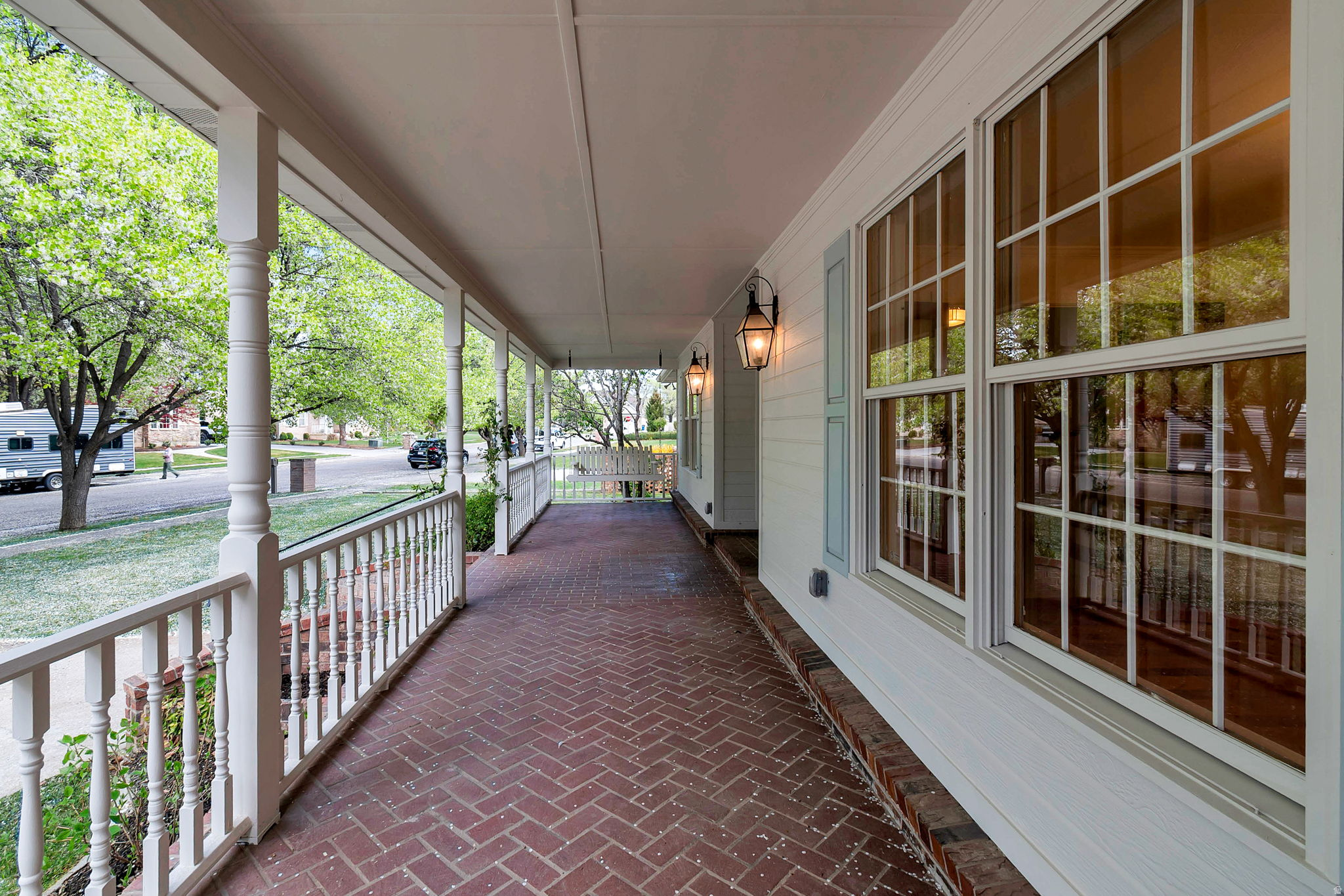 RIVER EDGE - Residential