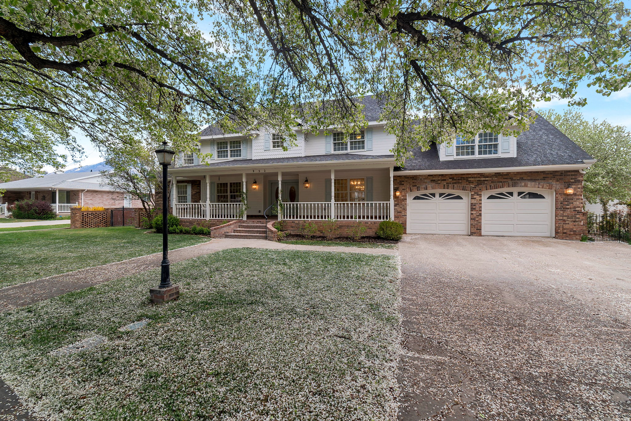 RIVER EDGE - Residential