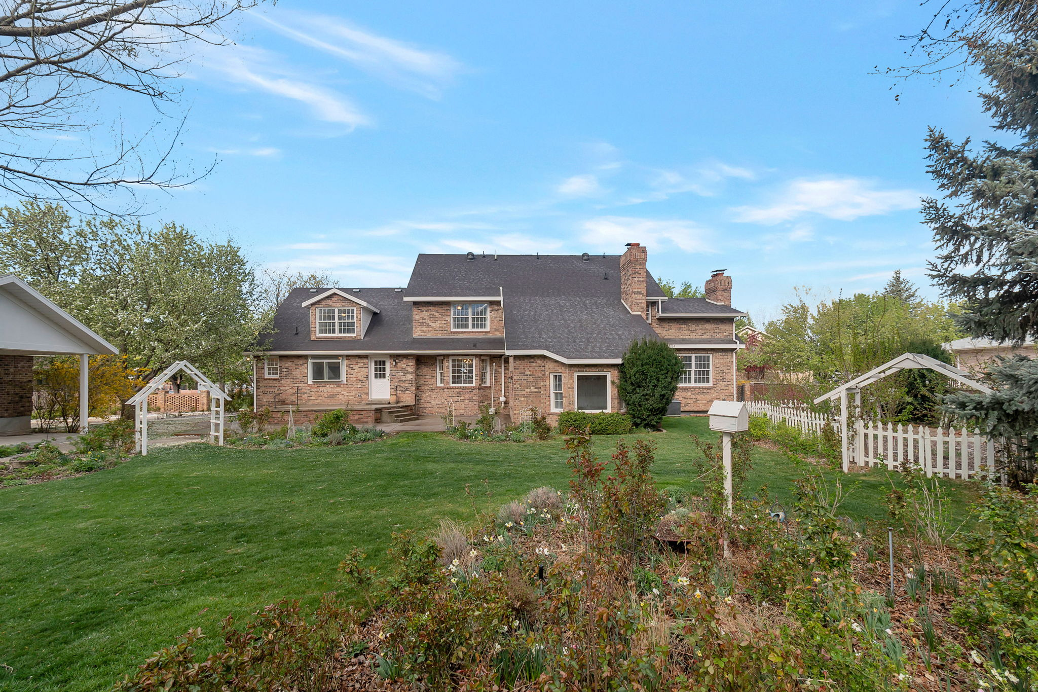 RIVER EDGE - Residential