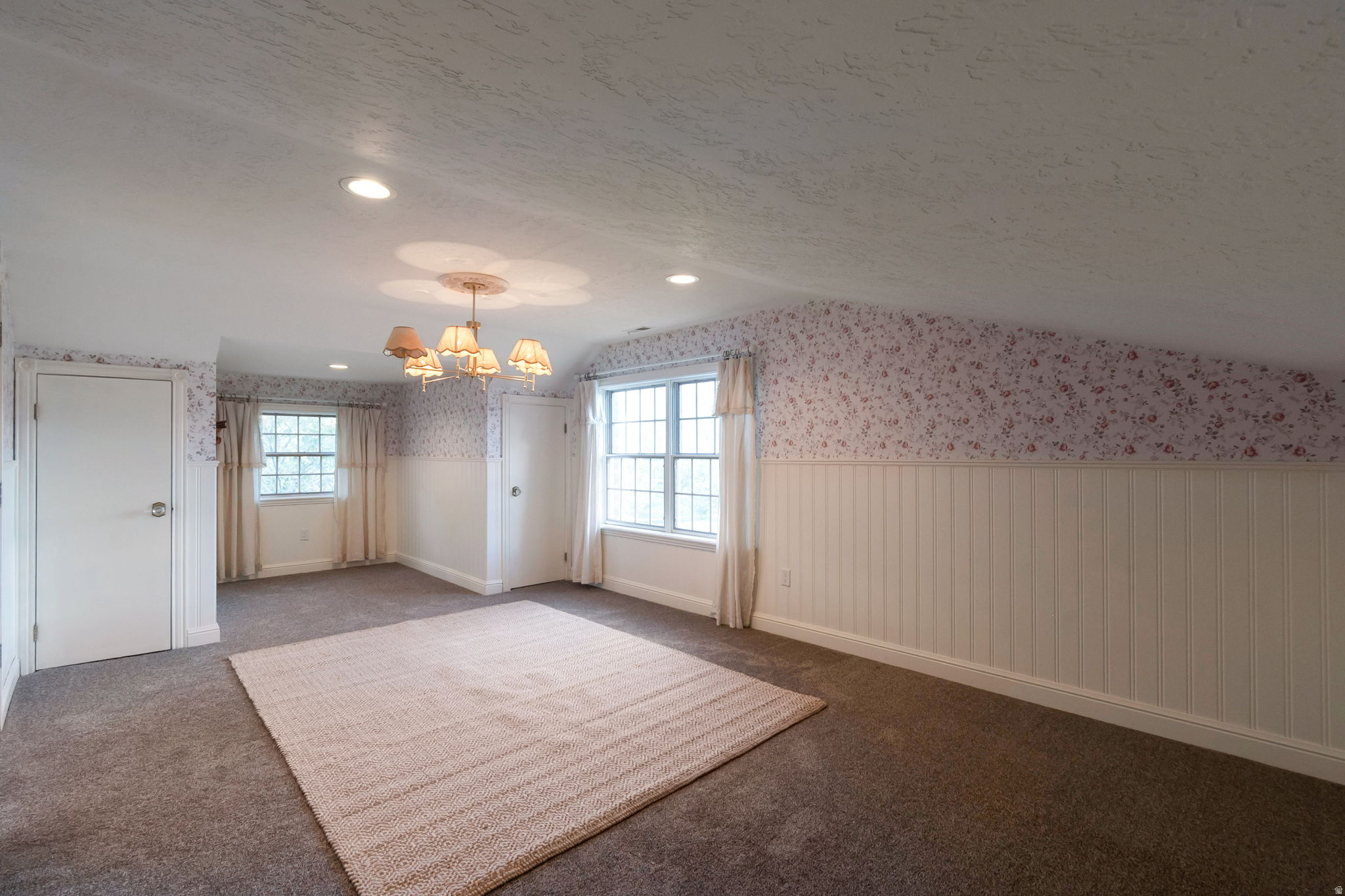 RIVER EDGE - Residential