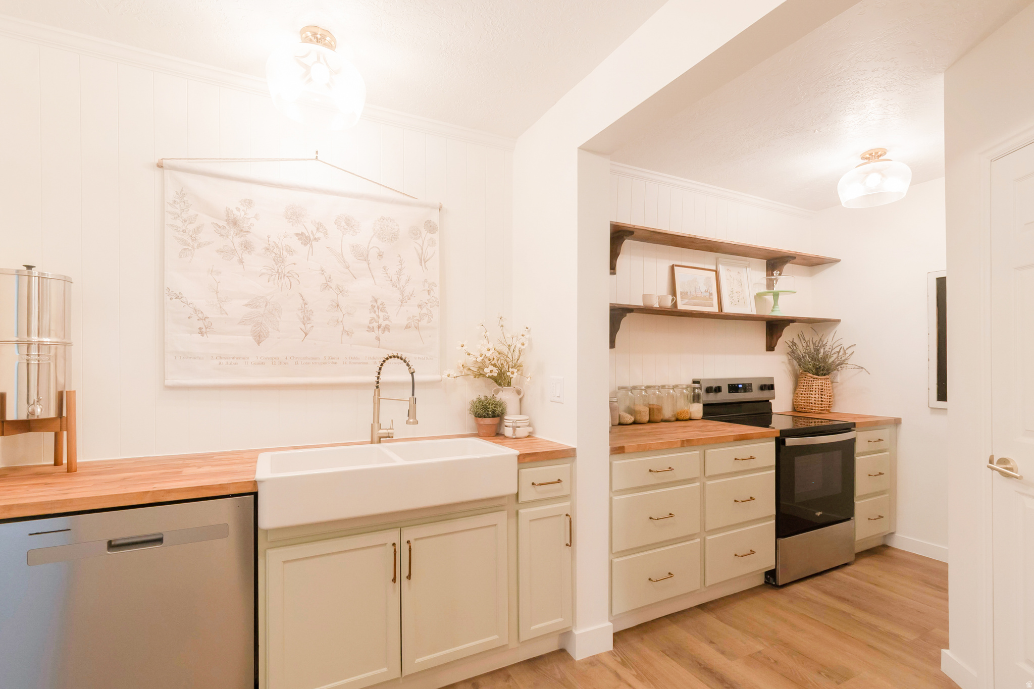 RIVER EDGE - Residential