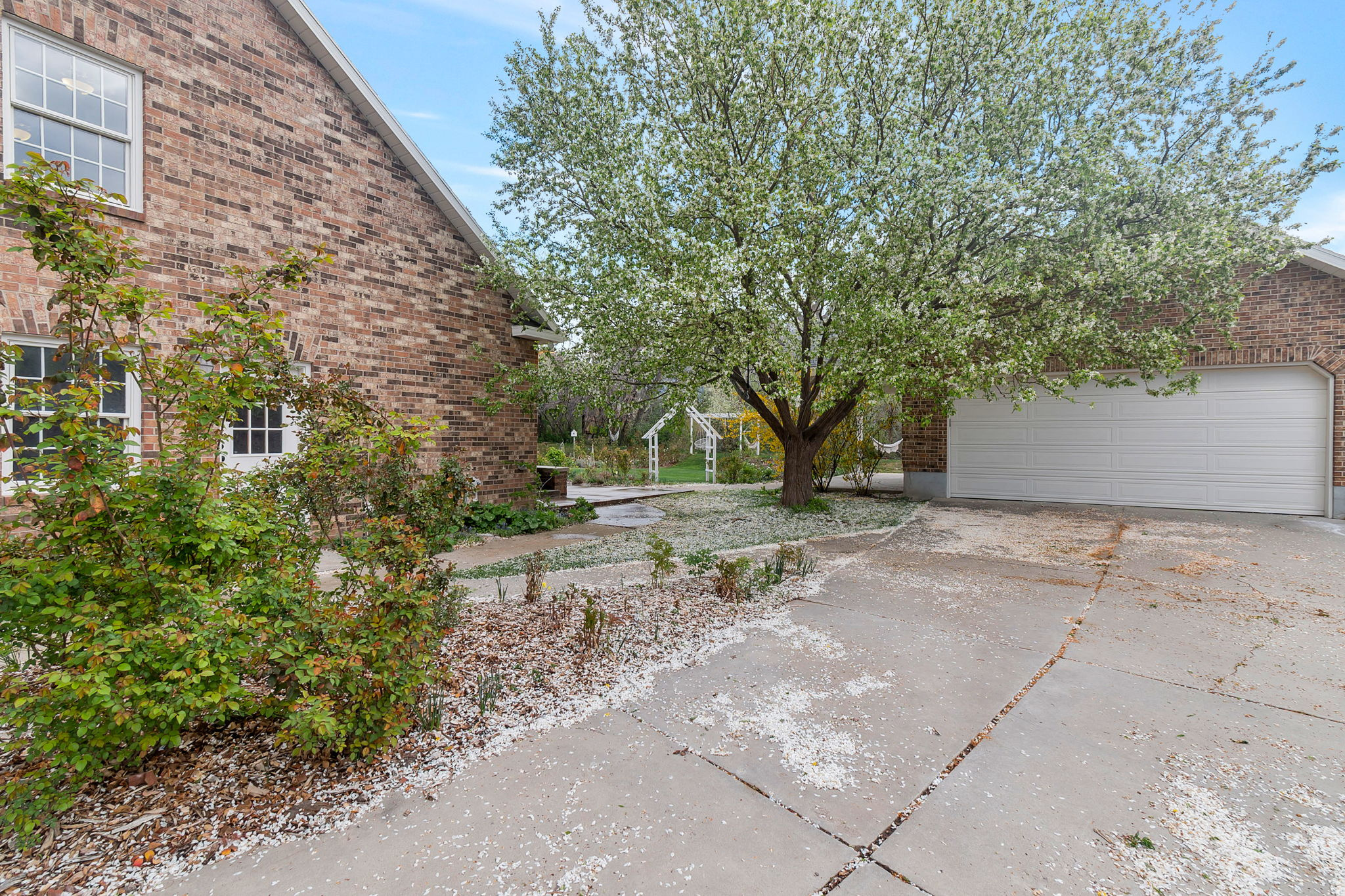 RIVER EDGE - Residential