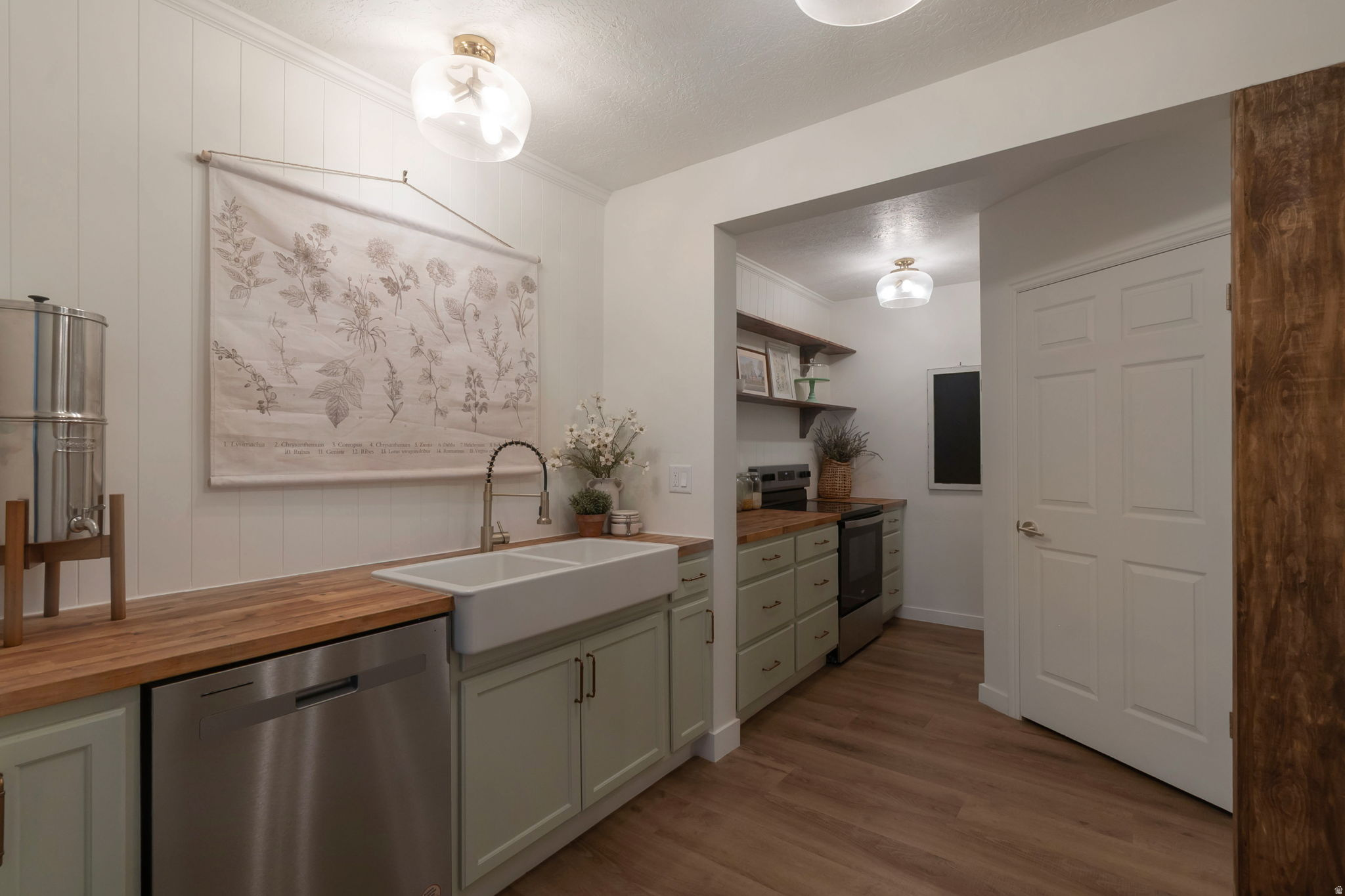 RIVER EDGE - Residential