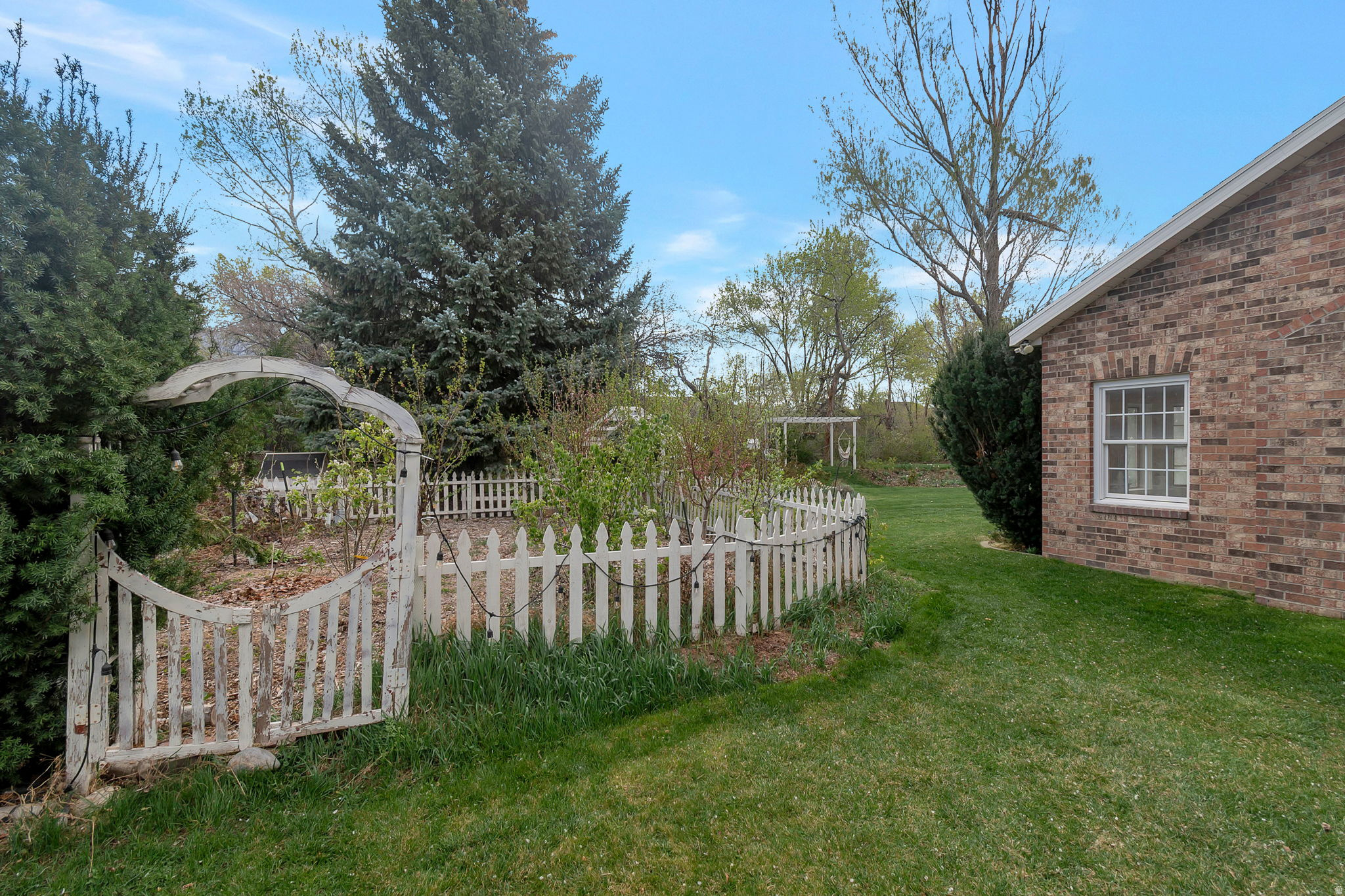 RIVER EDGE - Residential