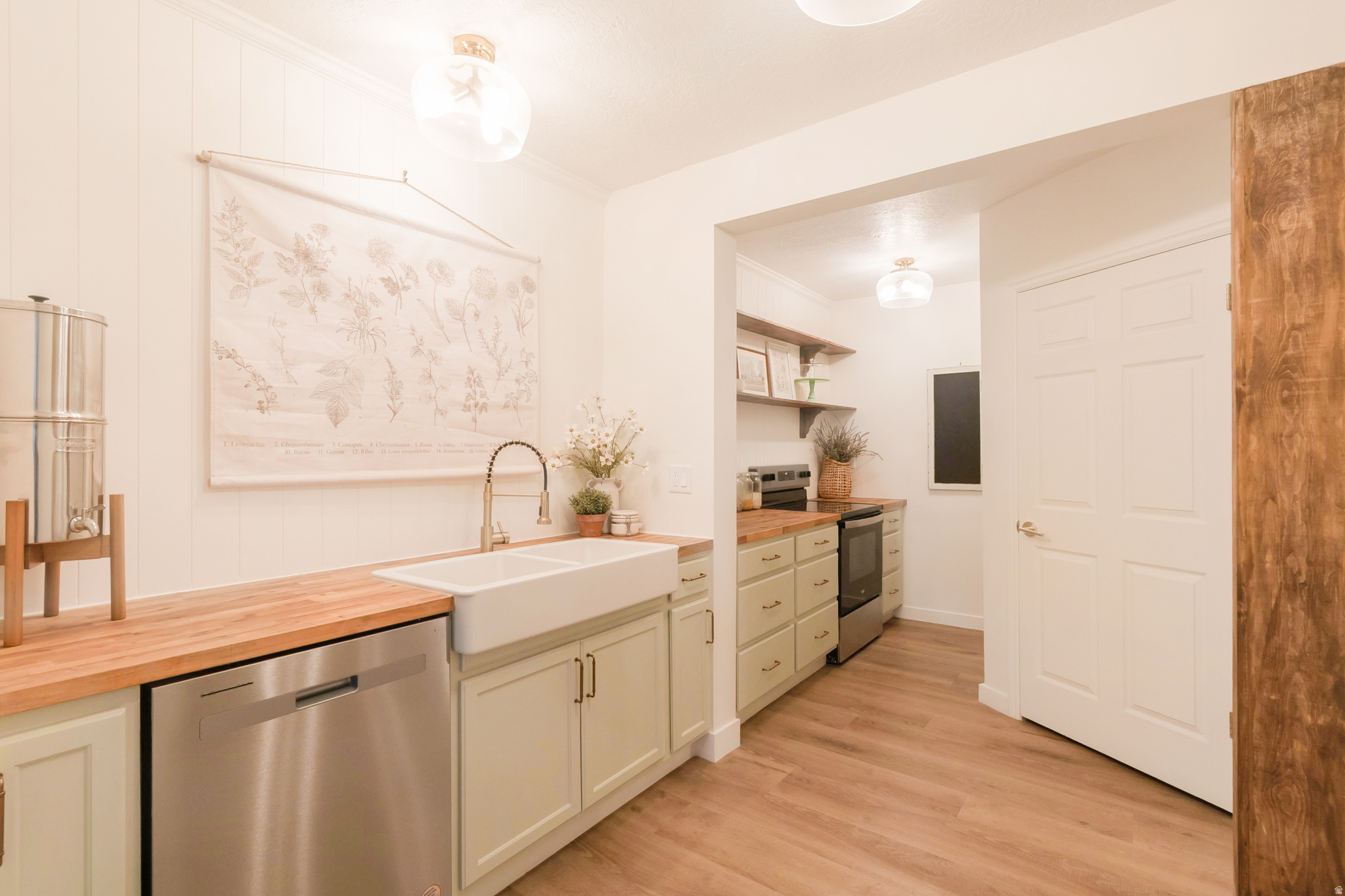 RIVER EDGE - Residential