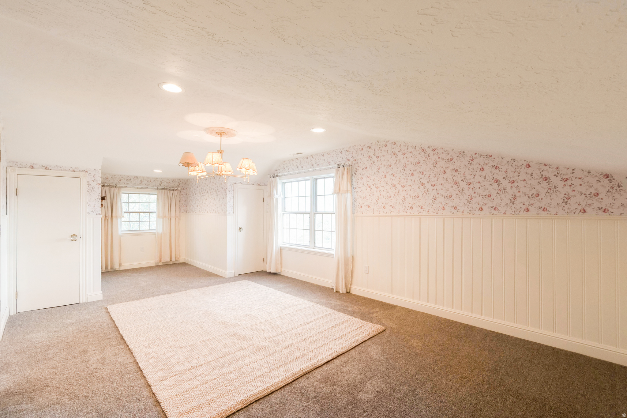 RIVER EDGE - Residential