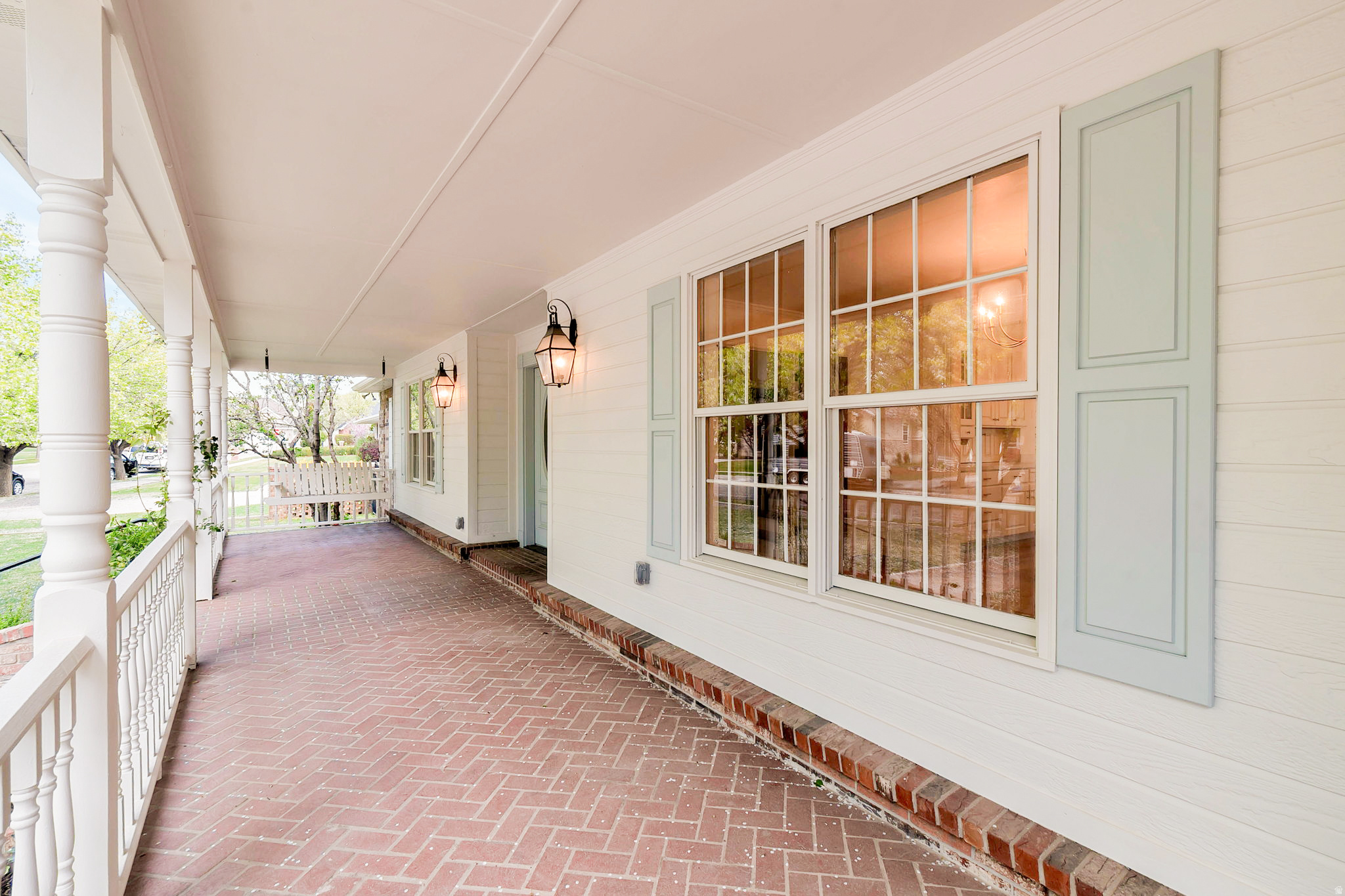 RIVER EDGE - Residential