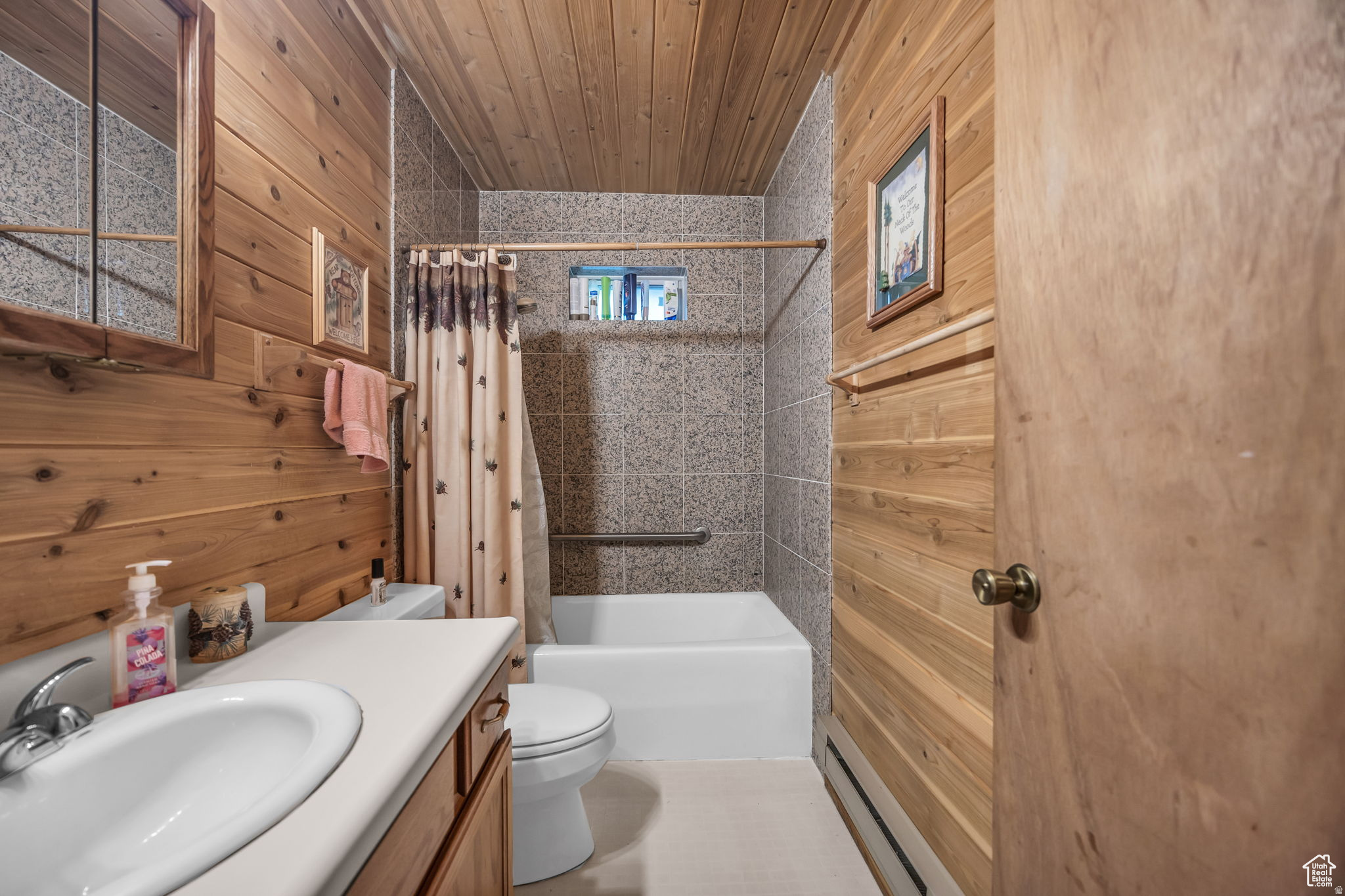 HIDDEN LAKES - Residential