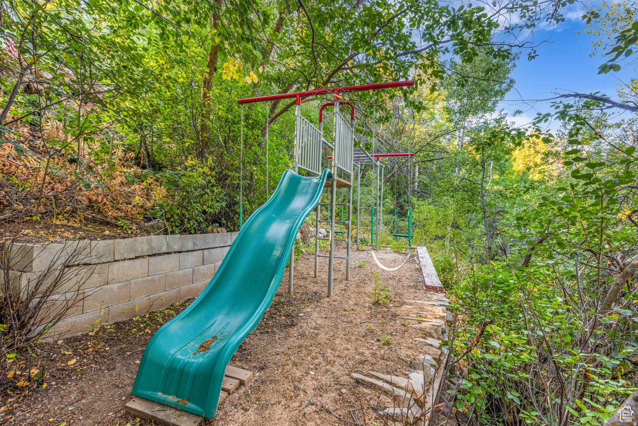 HIDDEN LAKES - Residential