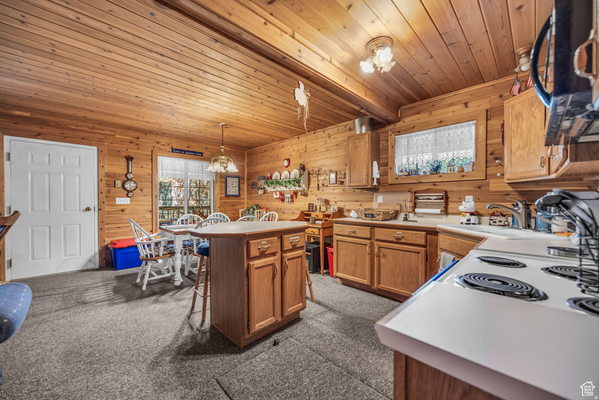 HIDDEN LAKES - Residential